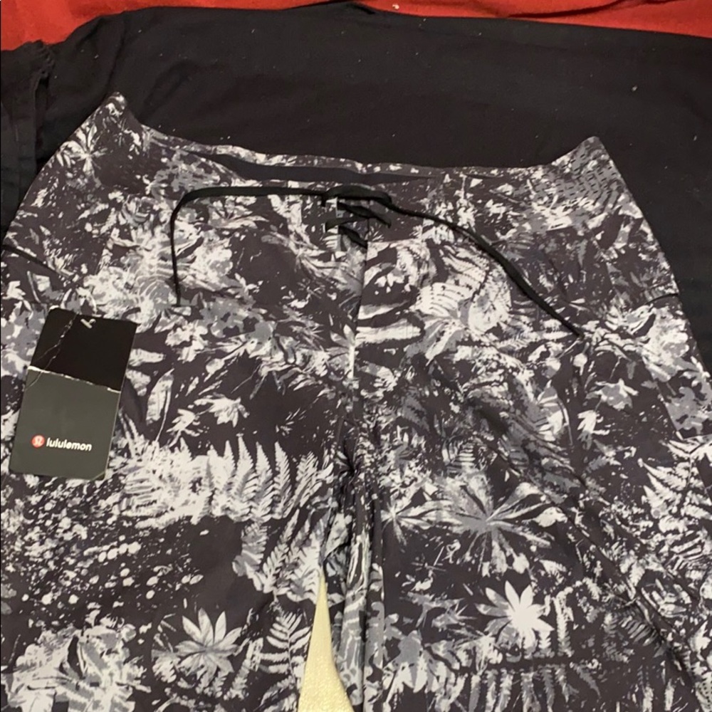 NWT LULULEMON Current State Shorts - 31”